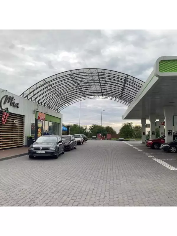 canopy-made-of-transparent-polycarbonate